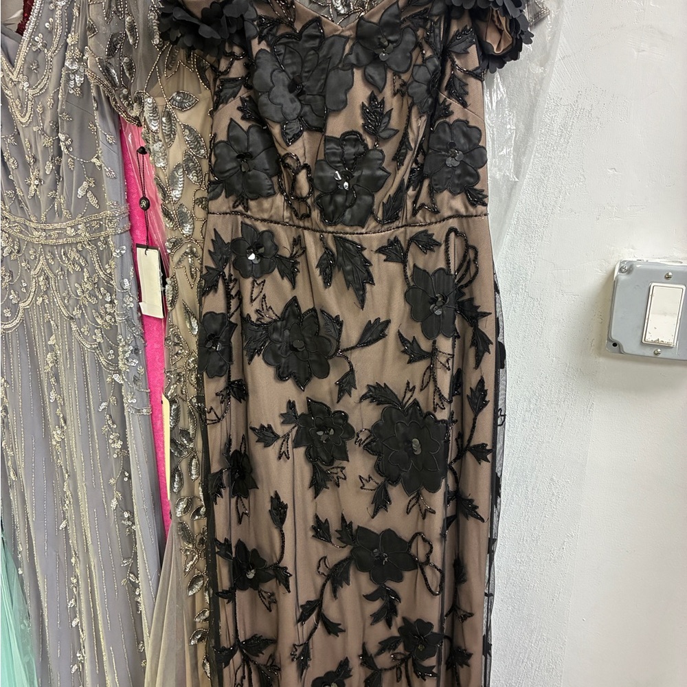 Adrianna Papell Off Shoulder Black Floral Nude Mesh Illusion Gown NWT SZ 2 GALA - Picture 11 of 13